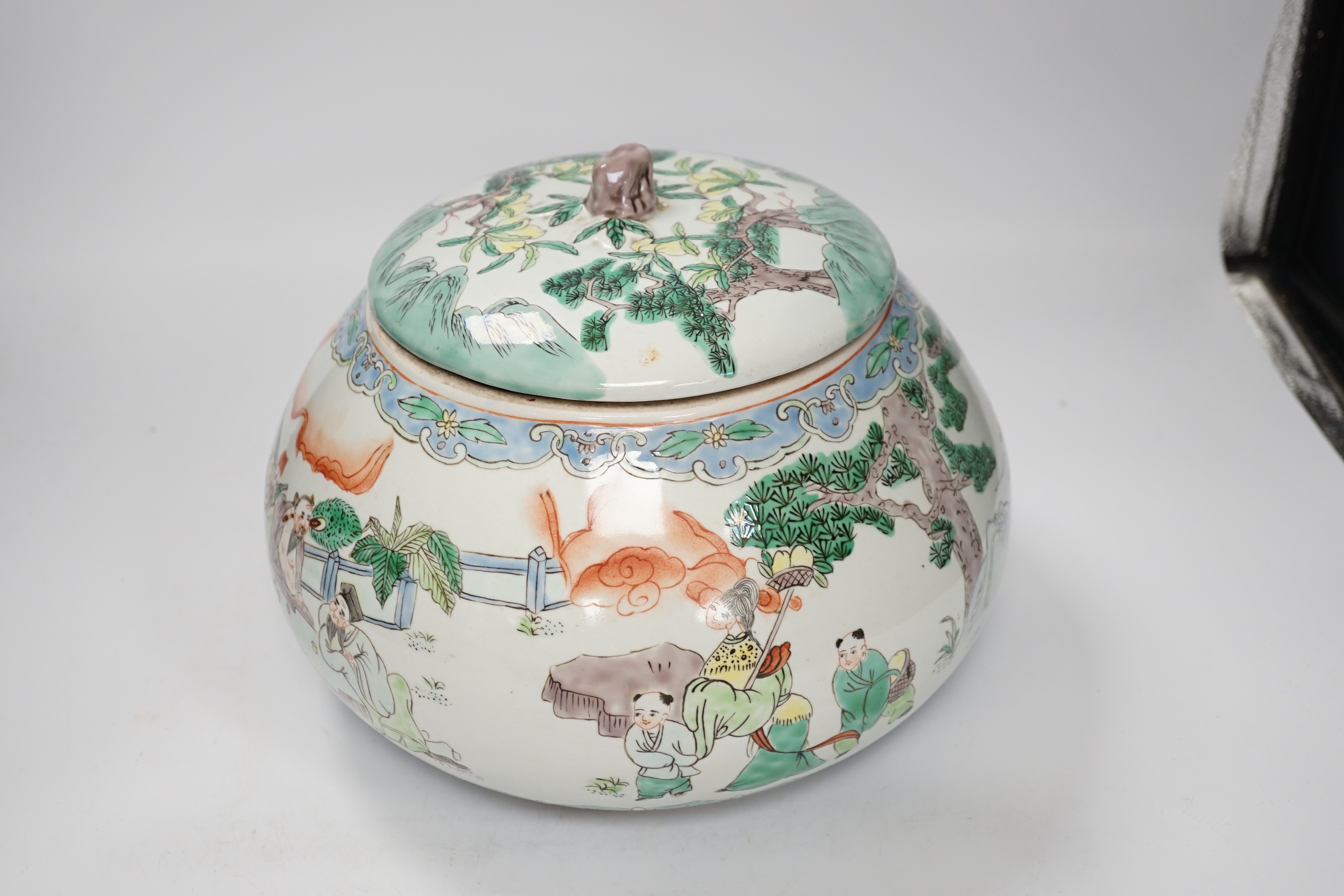 A Chinese enamelled porcelain squat bowl and cover, 20cm high including cover